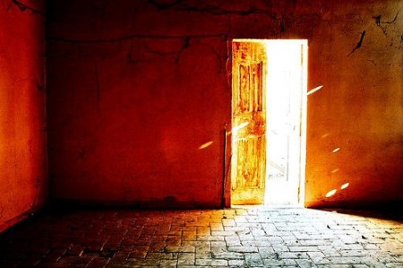 DarkRedRoomBrightDoor-Boskizzi